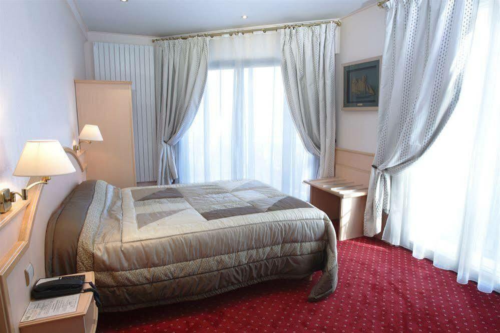 Hotel Le Berry Saint-Nazaire Eksteriør bilde